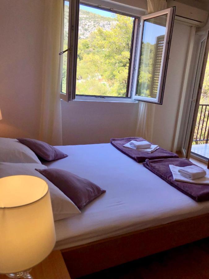 Hotel B&B Chamberlain Milna  Exteriör bild