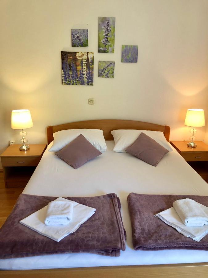 Hotel B&B Chamberlain Milna  Exteriör bild