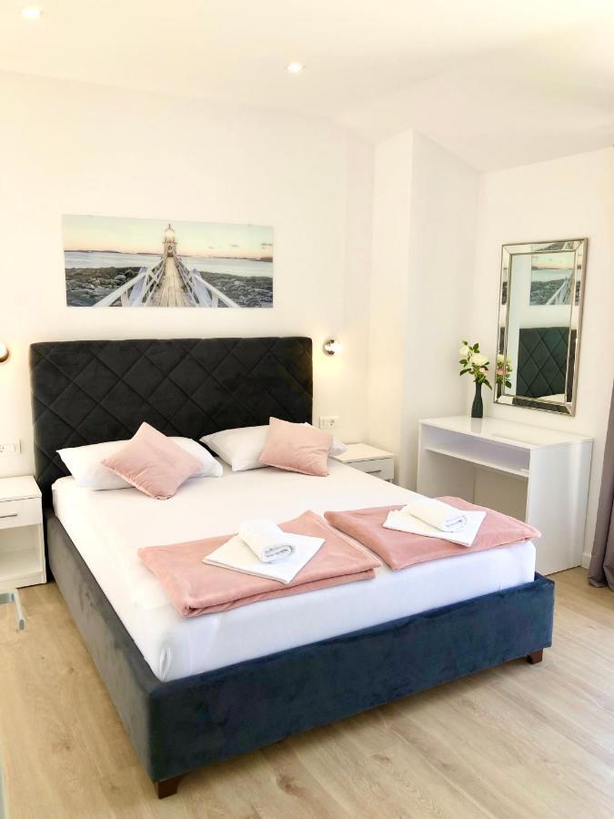 Hotel B&B Chamberlain Milna  Exteriör bild