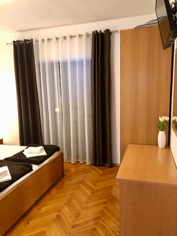 Hotel B&B Chamberlain Milna  Exteriör bild