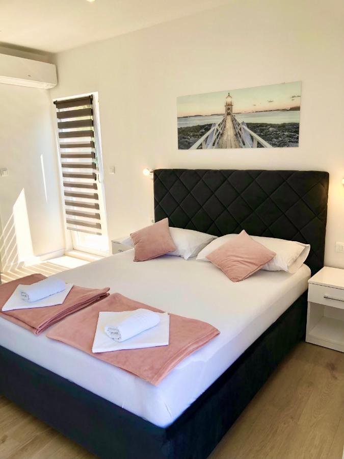 Hotel B&B Chamberlain Milna  Exteriör bild