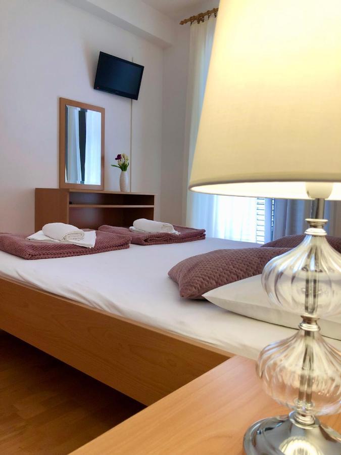 Hotel B&B Chamberlain Milna  Exteriör bild