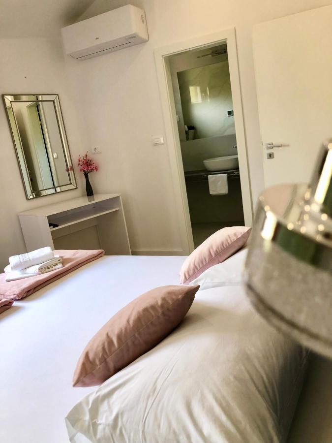 Hotel B&B Chamberlain Milna  Exteriör bild